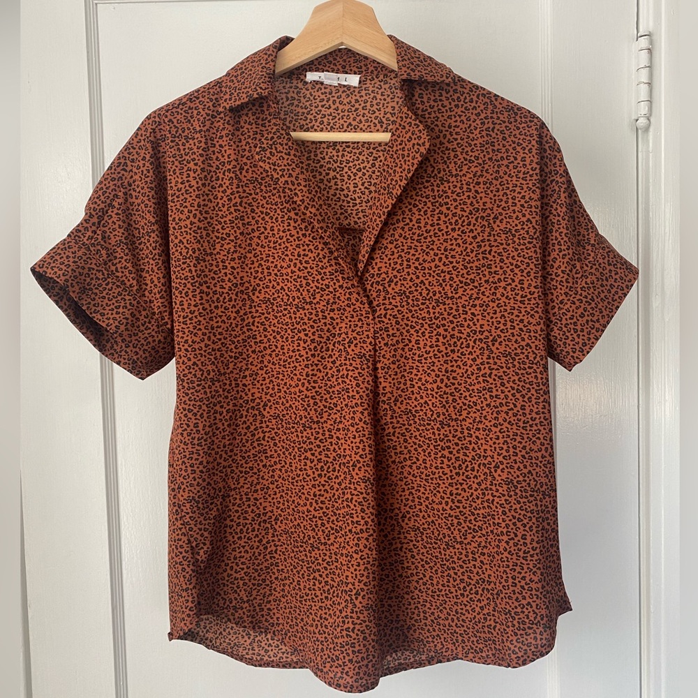 Size X-Small THML cheetah print top brown/burnt orange color